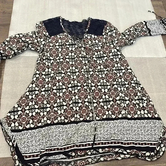 [L-XL] Simply Noelle LS pullover rayon  Blue white, and black print A-line tunic - Picture 9 of 9